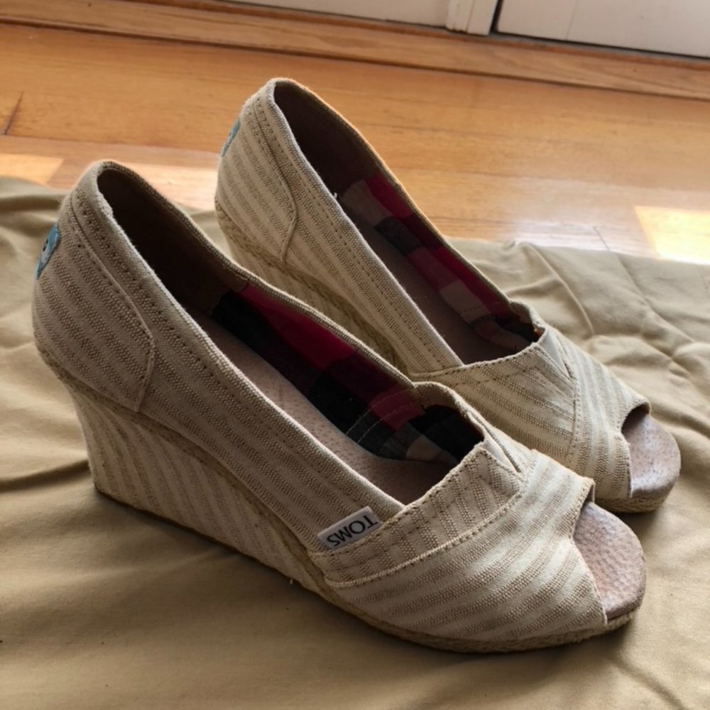 Toms Wedge Sandals 7.5 - Picture 2 of 5